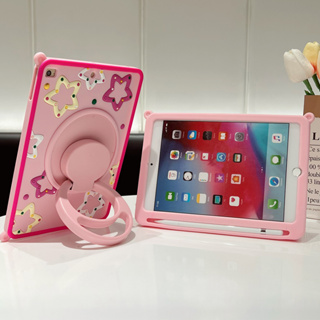 เคสซิลิโคน TPU แบบนิ่ม ลายการ์ตูนน่ารัก พร้อมสายคล้อง สําหรับ iPad 10th Gen 10.9 9th 8th 7th 10.2 6th 5th Gen 9.7 2018 Air 10.9 10.5 Mini 6 2 3 4 5 1 iPad 10 9