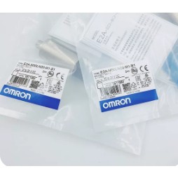 Omron สวิตช์เซนเซอร์พร็อกซิมิตี้ แบบเสียบปลั๊ก E2A-M12KS04-M1-B1 E2A-M12KS04-M1-B2