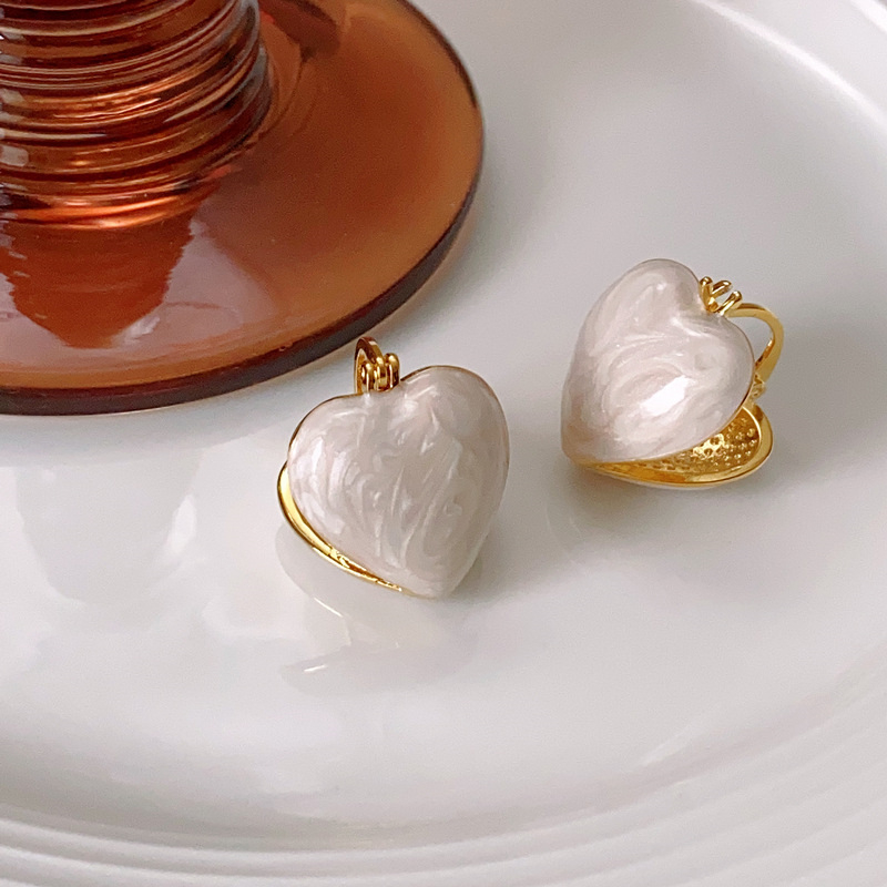 ต่างหูห้อย จี้รูปหัวใจ สีขาว เรียบง่าย หรูหรา สีทอง เครื่องประดับ สําหรับผู้หญิง งานแต่งงาน - รูปที่ 7