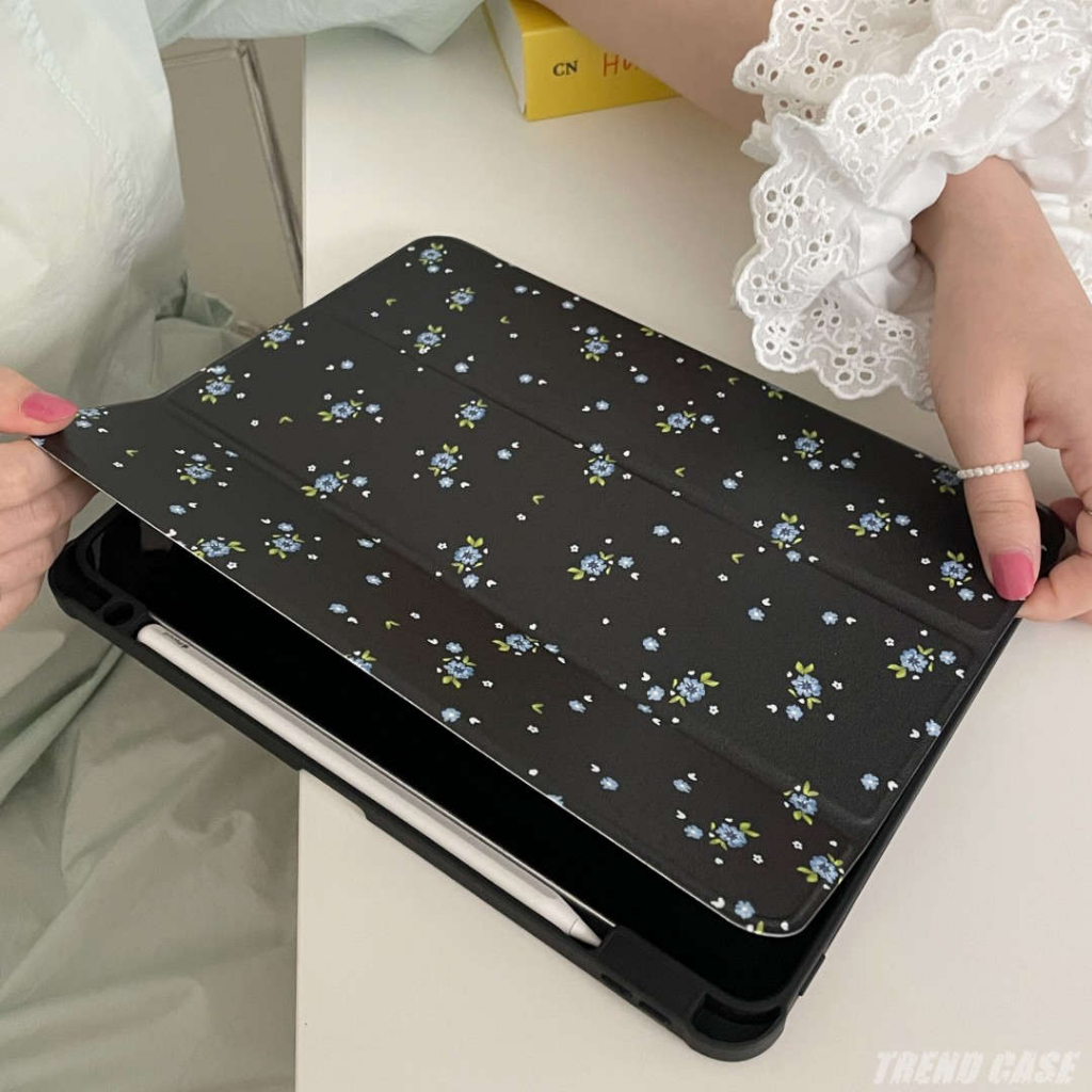 เคส ลายดอกไม้ พร้อมช่องใส่ดินสอ สีดํา สําหรับ iPad 10.2 iPad Air 5th 4th Generation 10.9 iPad Pro 11