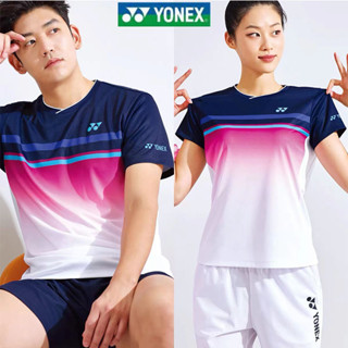 Yonex เสื้อกีฬาแบดมินตัน แขนสั้น ลายทาง ไล่โทนสี แห้งเร็ว สําหรับผู้ชาย และผู้หญิง