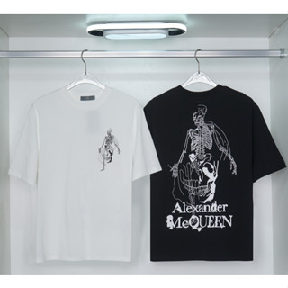 Alexander Mcqueen เสื้อยืดแขนสั้น ผ้าฝ้าย พิมพ์ลาย แฟชั่น สําหรับทุกเพศ