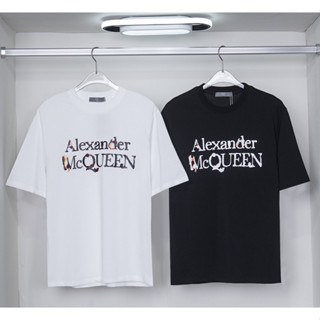 Alexander Mcqueen เสื้อยืดแขนสั้น ผ้าฝ้าย พิมพ์ลาย แฟชั่น สําหรับทุกเพศ