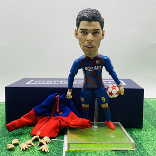 Soccerwe ตุ๊กตาฟิกเกอร์ FC Barcelona 9 Luis Suárez ทรงสี่เหลี่ยม สีแดง และสีฟ้า สูง 13 ซม. สําหรับเก็บสะสม