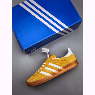 Adidas Gazelle รองเท้าผ้าใบลําลอง ข้อสั้น พื้นยาง สีขาว สีเหลือง สไตล์เรโทร เหมาะกับการเล่นกีฬา เทรนเนอร์ ในร่ม