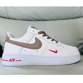 Af1 หมายเลขกองทัพอากาศ รองเท้าผ้าใบลําลอง น้ําหนักเบา ระบายอากาศได้ดี เข้ากับทุกการแต่งกาย สําหรับคู่รัก มี 1 สีกาแฟ