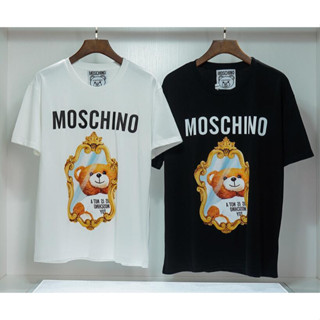 Moschino เสื้อยืดแขนสั้น ผ้าฝ้าย พิมพ์ลาย แฟชั่นสําหรับผู้ชายและผู้หญิง