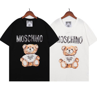 Moschino เสื้อยืดแขนสั้น ผ้าฝ้าย พิมพ์ลาย แฟชั่นสําหรับผู้ชายและผู้หญิง