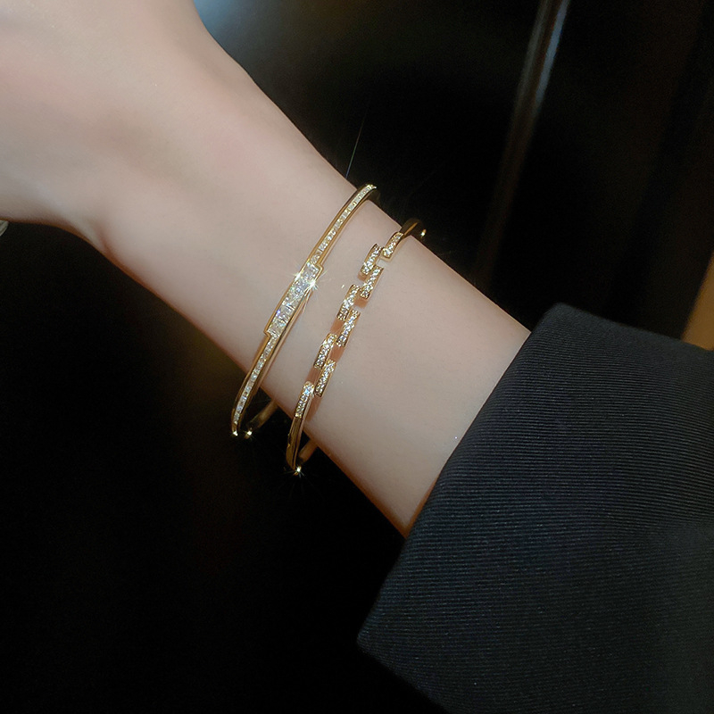 DREJEW สร้อยข้อมือแฟชั่น ประดับเพทาย ทอง 18K หรูหรา
