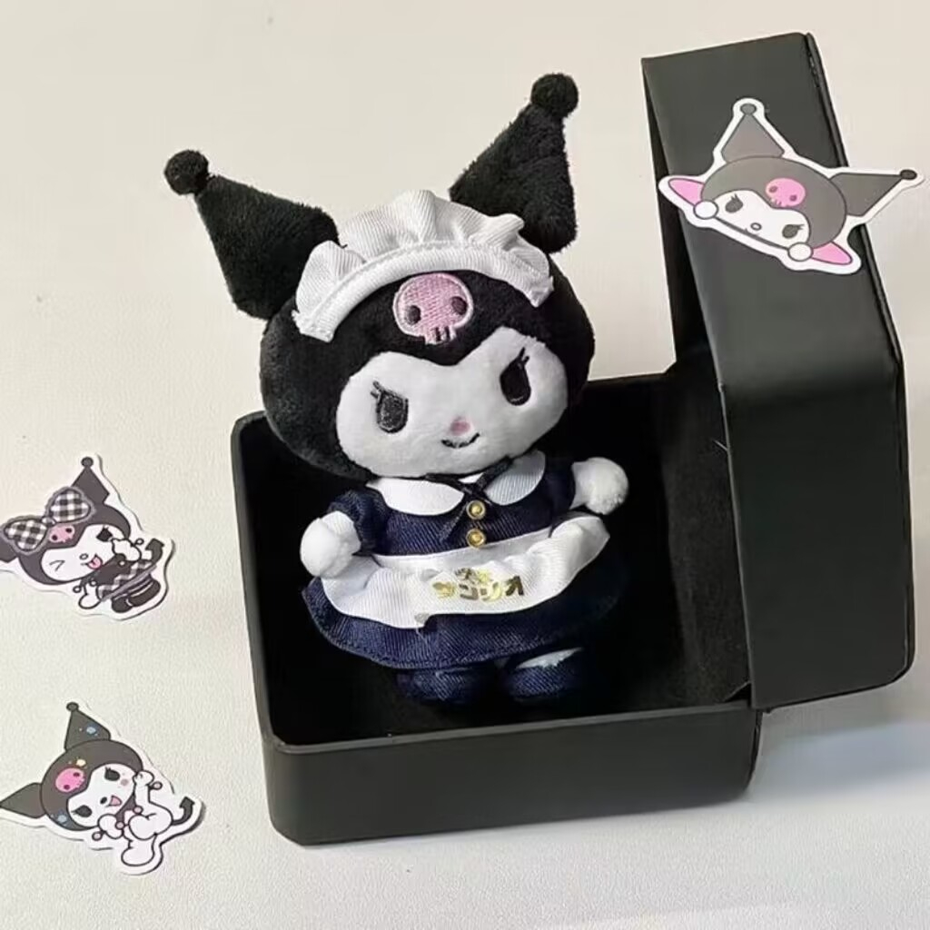 SANRIO ซานริโอ คุโรมิ แม่บ้านตุ๊กตาพวงกุญแจน่ารักการ์ตูนกระเป๋าจี้ตุ๊กตาตุ๊กตาเพื่อนวันเกิด