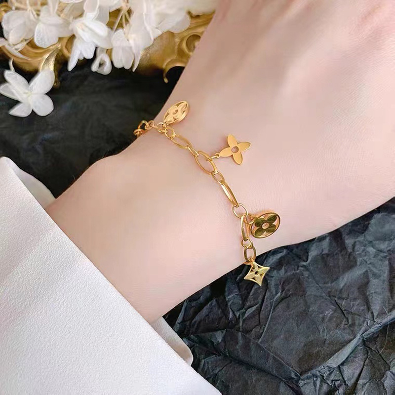 Ht สร้อยข้อมือสเตนเลส ไทเทเนียม ทอง 18K รูปใบโคลเวอร์สี่แฉก กลวง ไม่จางหาย หรูหรา เครื่องประดับ สําหรับผู้หญิง