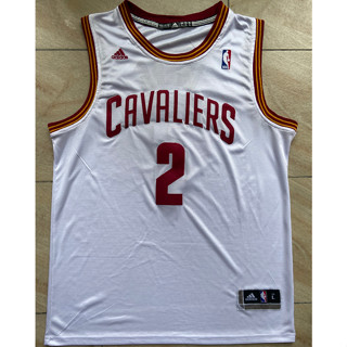 เสื้อกีฬาบาสเก็ตบอล แขนสั้น ปักลาย Cleveland Cavaliers 2 Kyrie Irving 2015 สีขาว สไตล์เรโทร สําหรับผู้ชาย