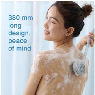 MIU แปรงขัดตัว ซิลิโคน ด้ามจับยาว สําหรับอาบน้ํา Long handle bath brush แปรงขัดผิวหลังซิลิโคนสินค้าคละสี