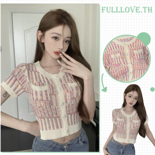 Fulllove เสื้อครอปทรงมินิมอล แต่งกระดุมหน้าแต่ระบ่ายน่ารักมาก ผ้าไหมพรมcrop top