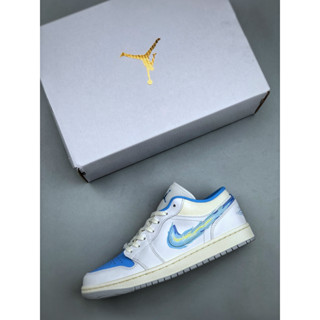 Nike Air Jordan 1 Low "Born To Fly" AJ1 Joe 1 รองเท้าผ้าใบลําลอง ข้อสั้น สีฟ้า และสีขาว เหมาะกับการเล่นกีฬา บาสเก็ตบอล 2023