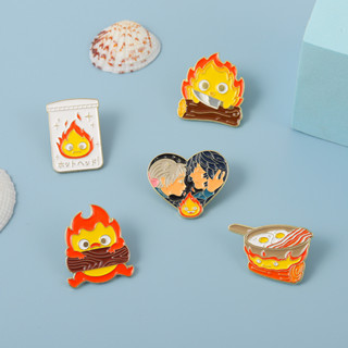 เข็มกลัด รูปการ์ตูนอนิเมะ Howl s Moving Castle Love Heart Flame Miyazaki Pin Lapel Badges เครื่องประดับ ของขวัญให้เพื่อน