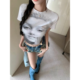 พิมพ์โมเสคสีขาวแขนสั้นร้อนบวกไหล่สั้นเสื้อยืดแขนสั้น