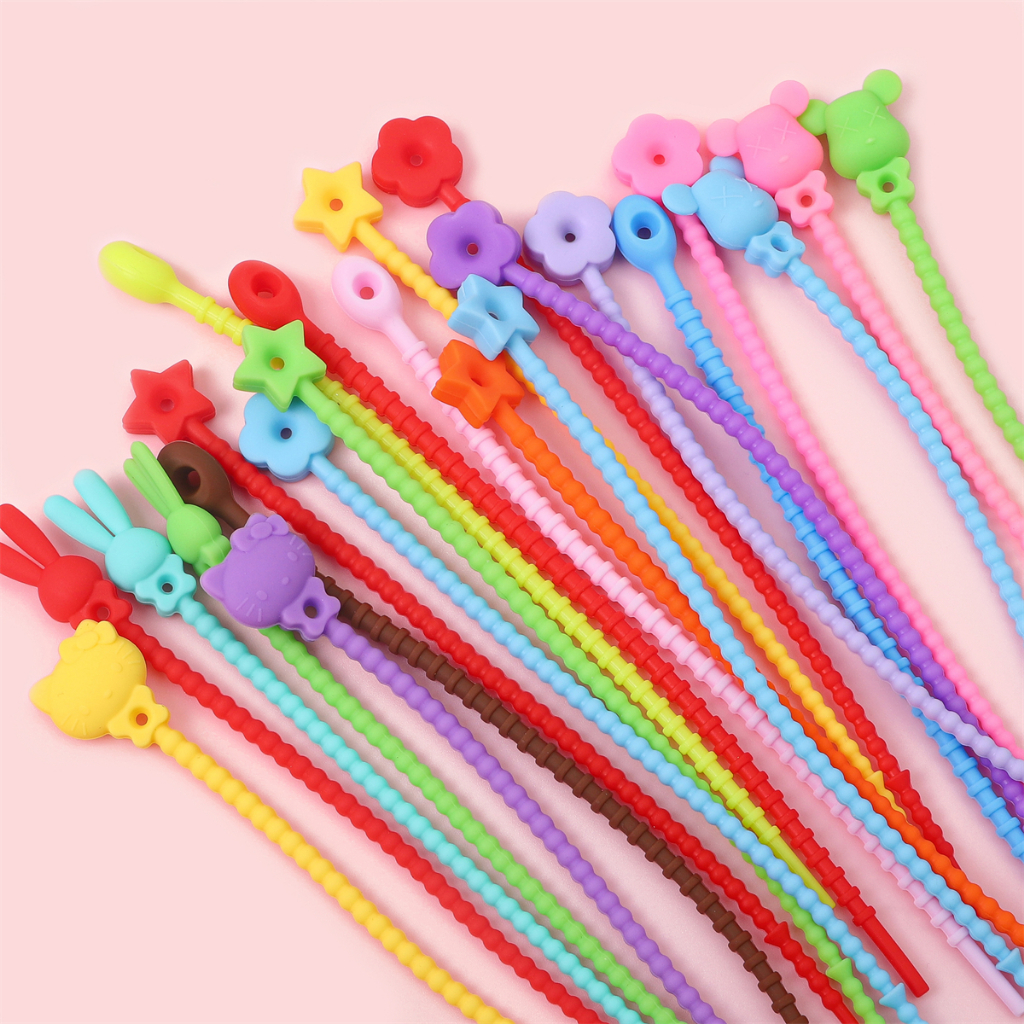 [21 ซม.] 5 ชิ้น สีทึบ ซิลิโคน แหวนพวงกุญแจ สุ่มผสมสี DIY จี้กระเป๋าเป้ 5 ชิ้น