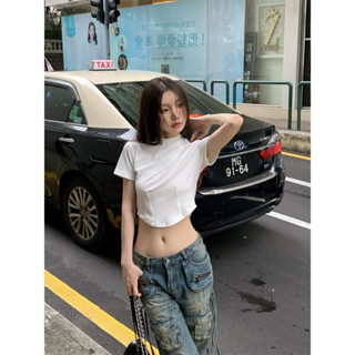 Xiaozhainv เสื้อยืดครอปท็อป แขนสั้น แบบบาง ทรงไม่สมมาตร แบบเข้ารูป สําหรับผู้หญิง