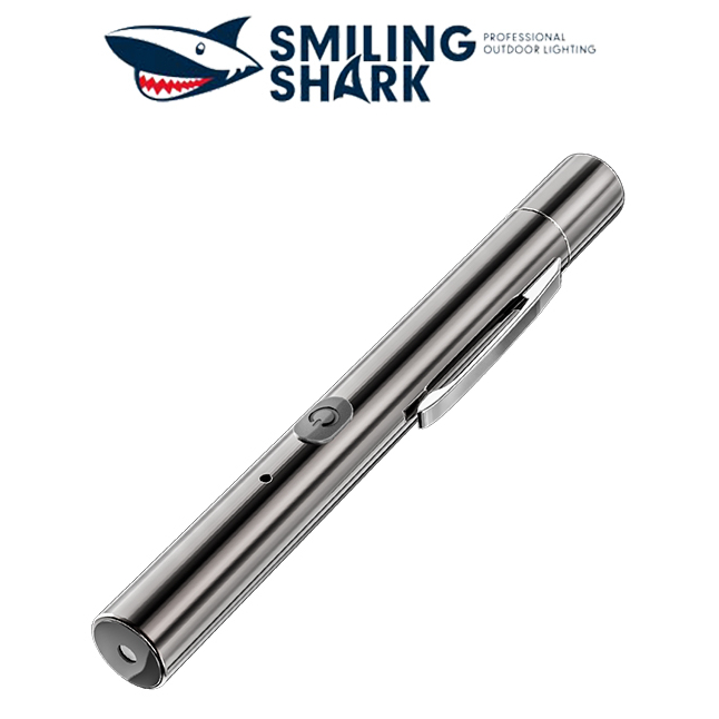 【20000M】SMILING SHARK LS307B เลเซอร์ปากกาเลเซอร์มินิสาธิตแบบพกพา USB ชาร์จปากกาเลเซอร์คลิปยาวเลนส์ แสงสีเขียวแมวของเล่นสอนประชุมไฟฉาย