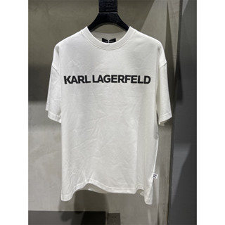 Karl LAGERFELD เสื้อยืดลําลอง แขนสั้น คอกลม พิมพ์ลายโลโก้ สีขาว สําหรับผู้ชาย ผู้หญิง KM98