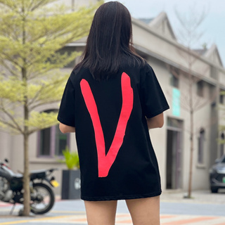 Vlone เสื้อยืดแขนสั้น คอวี พิมพ์ลายกราฟฟิติ ทรงหลวม ขนาดใหญ่ สไตล์ฮิปฮอป สตรีท สําหรับผู้ชาย และผู้หญิง วันวาเลนไทน์ LOVE จํากัด