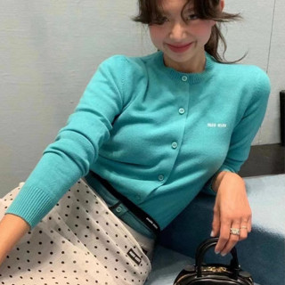 2023/miu ใหม่ เสื้อกันหนาว เสื้อคาร์ดิแกน ผ้าถัก คุณภาพสูง สําหรับผู้หญิง