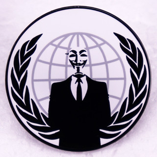 เข็มกลัดโลหะ รูปโลโก้ Anonymous สําหรับติดกระเป๋าเป้สะพายหลัง