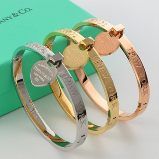 ใหม่ T&amp;co สร้อยข้อมือเหล็กไทเทเนียม ทองคํา 18k จี้ตัวอักษร Love สีโรสโกลด์ สีสันสดใส แฟชั่นสําหรับผู้หญิง