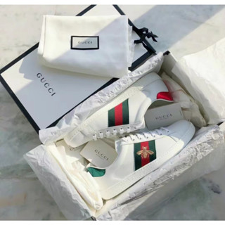 Gucci Ace Bee รองเท้าผ้าใบลําลองแฟชั่น สีขาว และสีเขียว