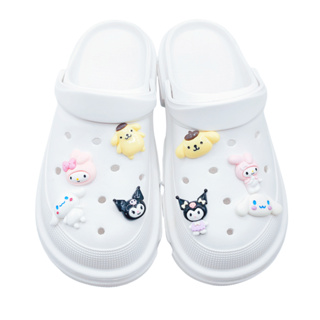 Jibbitz Crocs 8 ชิ้น เซต Sanrio การ์ตูน ชุดเรซิ่น รองเท้า เสน่ห์ สําหรับผู้ใหญ่ และเด็ก จระเข้ รองเท้า ฉลาม รองเท้าแตะ หัวเข็มขัด DIY ถอดออกได้ นํากลับมาใช้ใหม่ได้