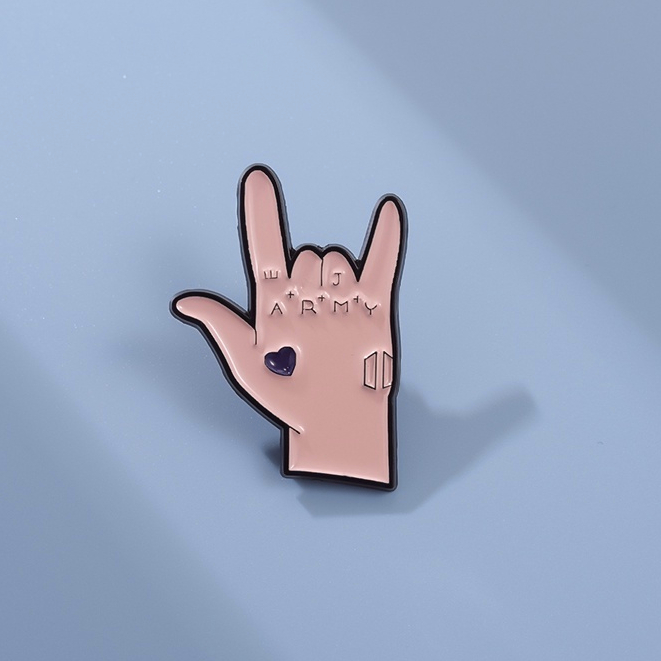 Jungkook มือ Tattoo ARMY เคลือบ Pins ท่าทางเข็มกลัดเพลงอัลบั้ม Pin ปกป้ายเครื่องประดับของขวัญสําหรับแฟนๆ