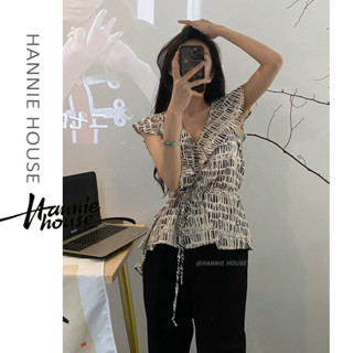 Hannie- เสื้อยืดแขนสั้น คอวีลึก พิมพ์ลาย ผ้าแถบ แต่งระบาย แฟชั่นฤดูร้อน สําหรับผู้หญิง