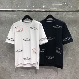 เสื้อยืดแขนสั้นลําลอง ผ้าฝ้ายถัก คอกลม ปักลายสัตว์ สีแดง สีขาว สีฟ้า สําหรับผู้ชาย และผู้หญิง TX9612