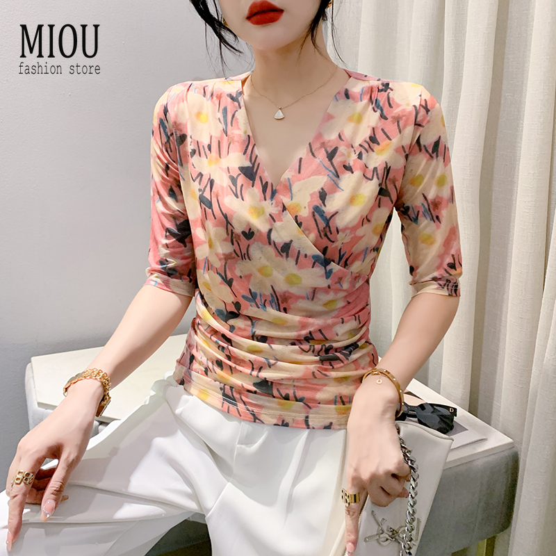 Miou ใหม่ เสื้อยืดลําลอง แขนสั้น คอวี ผ้าตาข่าย พิมพ์ลาย สไตล์เกาหลี แฟชั่นฤดูร้อน สําหรับสตรี 2023