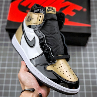 รองเท้ากีฬา รองเท้าบาสเก็ตบอล Air Jordan 1 High OG "gold Toe" สีดํา สีทอง  861428-007