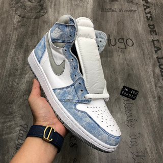 รองเท้ากีฬา รองเท้าบาสเก็ตบอล Air Jordan 1 Retro High OG "Hyper Royal" Breath mints  555088-402