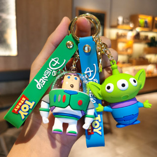 พวงกุญแจ จี้การ์ตูนดิสนีย์ Toy Story Buzz Lightyear Woody Alien Strawberry Bear PVC สําหรับห้อยกระเป๋า