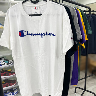 เสื้อยืดแขนสั้น พิมพ์ลายโลโก้ตัวอักษร Champion Cursive ขนาดใหญ่ สําหรับผู้ชาย และผู้หญิง