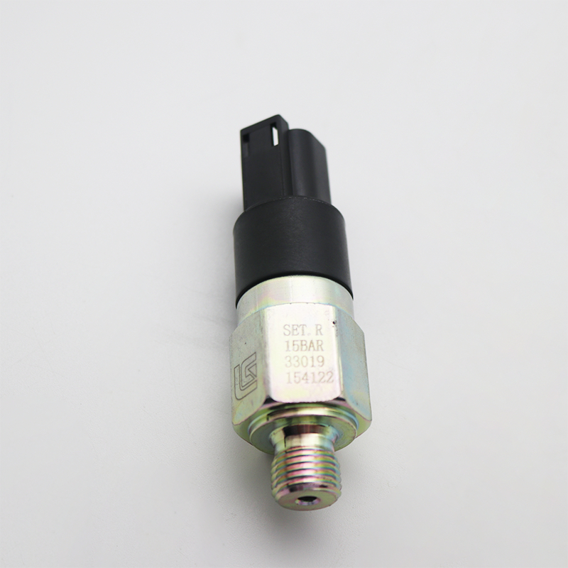 XCMG ชิ้นส่วนรถขุดเซ็นเซอร์ความดันน้ํามัน 15BAR สวิตช์ความดันน้ํามัน XE55 XE75 XE135 XE155 XE215