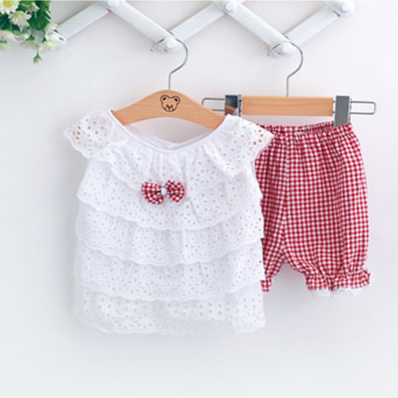 ฤดูร้อนใหม่เสื้อยืดสีขาว + กางเกงขาสั้น ลายตารางหมากรุก ชุดเด็กผู้หญิง สองชิ้น แขนสั้น เสื้อผ้าเด็ก (อายุ 1-2 ปี)