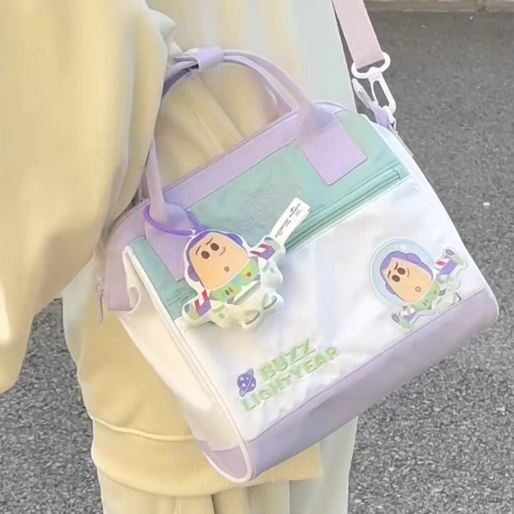💓ในสต็อก💓迪士尼包包🔥Disney [ของแท้] กระเป๋าสะพายไหล่ กระเป๋าถือ ผ้าแคนวาส ขนาดใหญ่ จุของได้เยอะ ลาย Toy Story Buzz Lightyear สําหรับเด็กผู้หญิง นักเรียน