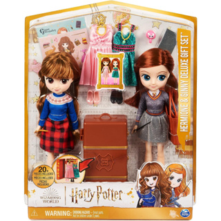 Wizarding World Harry Potter, Hermione Granger &amp; Ginny Weasley Deluxe 8-inch Dolls &amp; Accessories Gift Set Wizarding World Harry Potter, Hermione Granger &amp; Ginny Weasley Deluxe ตุ๊กตา 8 นิ้ว และชุดของขวัญ อุปกรณ์เสริม