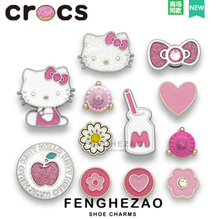 Fhz™ Crocs Jibbitz Hello Kitty จับคู่แฟชั่นน่ารัก ต้นฉบับ jibbitz crocs ที่วางรองเท้า ดอกไม้ สําหรับผู้หญิง DIY อุปกรณ์เสริม การจับคู่ที่สร้างสรรค์ ตัวติดรองเท้า crocs