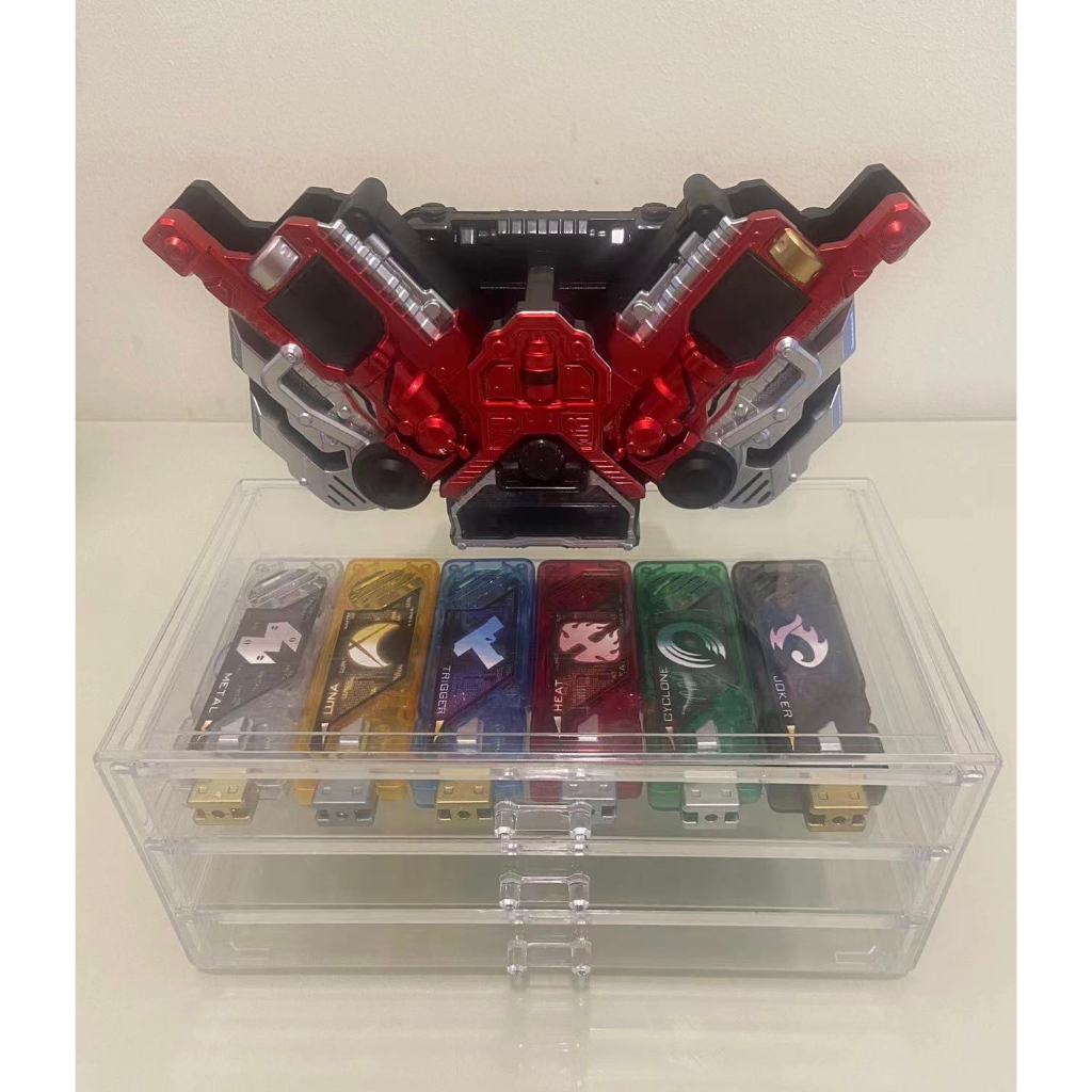Kamen Rider W driver DX Gaia Memory Lost driver henshin belt Storage Box Dustproof Drawer ZERO-ONE KEY Transparent desktop storage กล่องลิ้นชักเก็บความจํา กันฝุ่น DX driver สีโปร่งใส สําหรับจัดเก็บของบนโต๊ะทํางาน