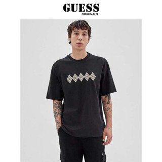 Guess เสื้อยืดแขนสั้น พิมพ์ลายโลโก้ สําหรับผู้ชาย-M2RI37K9XF3