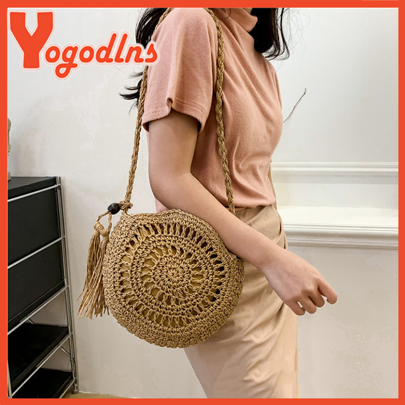 Yogodlns กระเป๋าสะพายไหล่แฮนด์เมดฟางทรงกลมสําหรับผู้หญิงพู่กลวงกระเป๋าสะพายข้างชายหาดฤดูร้อน