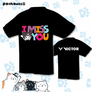 เสื้อกีฬาเทนนิส พิมพ์ลายการ์ตูน Victor ระบายอากาศ ซับเหงื่อ แห้งเร็ว สวมใส่สบาย เหมาะกับฤดูร้อน สําหรับผู้ชาย และผู้หญิง 2023