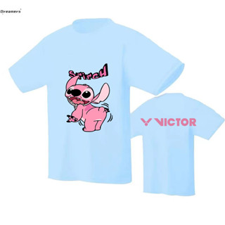 Victor 2023 ใหม่ เสื้อกีฬา ลายการ์ตูน Stitch ระบายอากาศ ใส่สบาย เหมาะกับฤดูร้อน สําหรับผู้ชาย และผู้หญิง