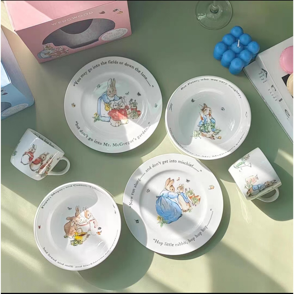 Wedgwood ของขวัญวันเด็ก Weizhi Living Peter Rabbit Bone China High-value จานชามแก้วของขวัญชุดสามชิ้น